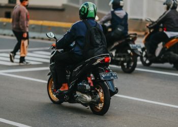 Naik Transportasi Umum Itu Murah, yang Mahal Energinya