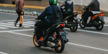 Naik Transportasi Umum Itu Murah, yang Mahal Energinya