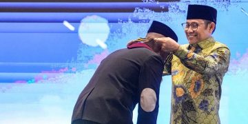 Menko PM Lepas Lulusan Pesantren untuk Menempuh Pendidikan Global