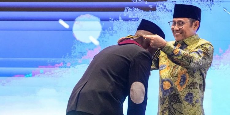 Menko PM Lepas Lulusan Pesantren untuk Menempuh Pendidikan Global