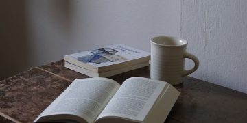Pelan di Tengah Jakarta yang Berlari