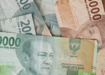 Rupiah Kian Tertekan, Dompet Masyarakat yang Paling Merasakan
