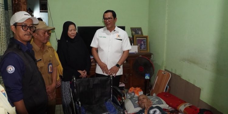 Kursi Roda dan Walker Hasil Reses Direalisasikan, Yusuf: Jangan Bikin Warga Menunggu