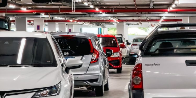 Jakarta Punya Parkir di Mana-mana. Kenapa Uangnya Tak Banyak Masuk Kas Daerah?