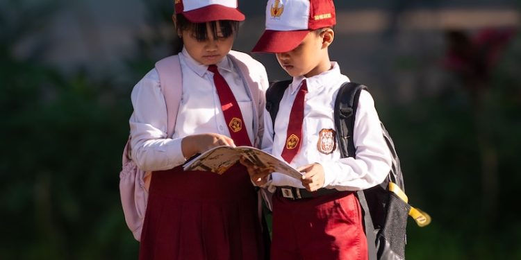 Di Usia 81 Tahun Merdeka, Mengapa 100 Ribu Anak Jakarta Masih Tak Sekolah?
