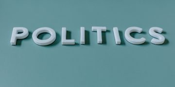 Di Tengah Krisis Kepercayaan Publik, Politik yang Hadir di Tengah Masyarakat semakin Dibutuhkan