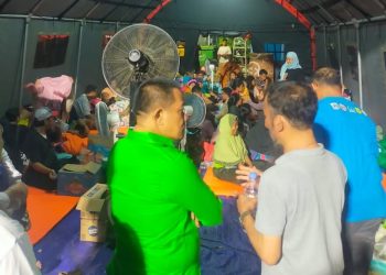 Anggota DPRD DKI Jakarta Fraksi PKB H. Sutikno Tinjau Korban Kebakaran Kebayoran Lama