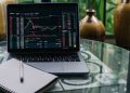 Anak Muda Melek Digital, Tapi Mengapa Masih Mudah Terjerat Pinjol dan Judi Online?