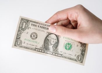 Rupiah Mulai Menantang Dolar AS, Indonesia dan Singapura Buka Jalur Transaksi Mata Uang Lokal