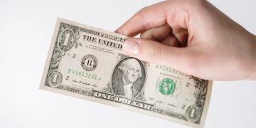 Rupiah Mulai Menantang Dolar AS, Indonesia dan Singapura Buka Jalur Transaksi Mata Uang Lokal